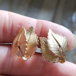 CLEARANCE-FINAL PRICE-NO OFFERS PLEASE-GIOVANNI LEAF CLIP-ON EARRINGS